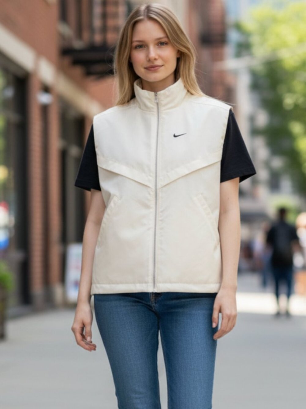 NWT Nike SZ M Sportswear Windrunner Women's Shine Vest HV2472 - Picture 2 of 13